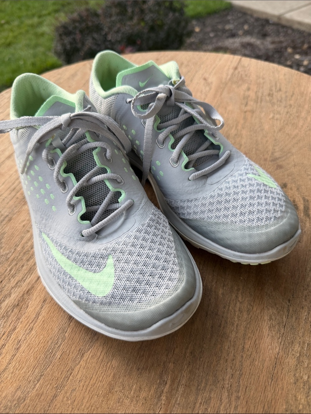 Nike Gray and Mint Green fitsole Athletic Sneakers women’s size 6.5